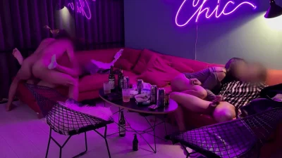 极致的多人淫趴 啪啪胯下极品母狗 少妇被干得高潮乱叫