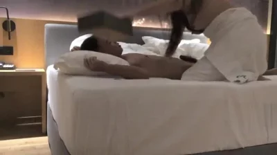 C罩杯美乳小姐姐姍姍來遲，大件夾抵食，啪啪狂插淫穴