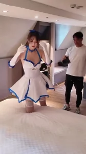 说好只是美美的拍照的 变成色诱了