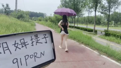 170大长腿马路边露出